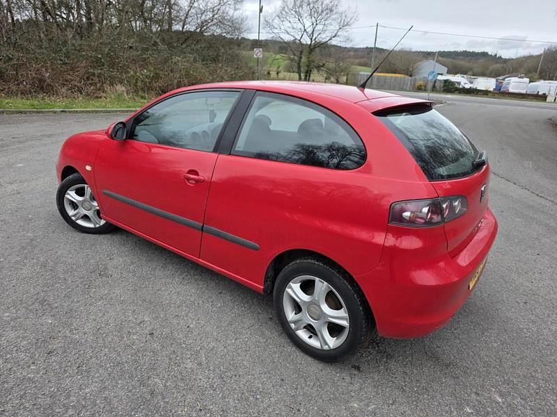 Begagnad Seat Ibiza Reference 70 HK (51 kW) 2008 Röd Halvkombi
