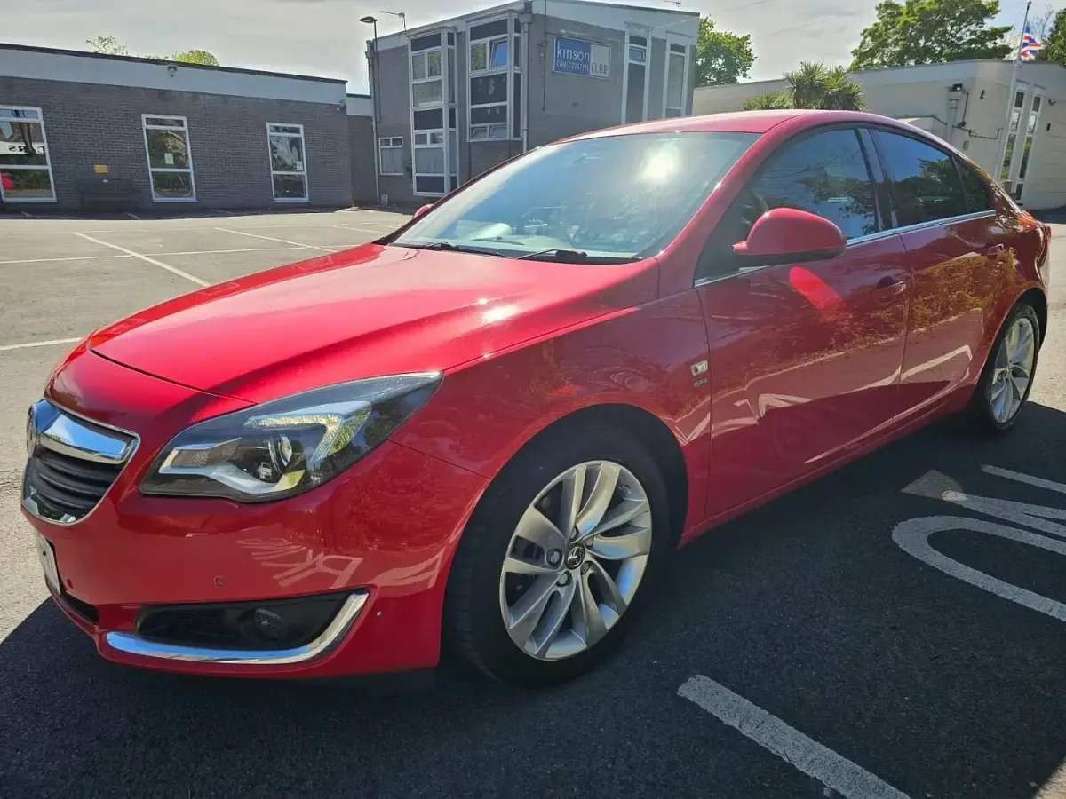 Used Vauxhall Insignia SRi 170 HP (125 kW) 2016 Red Hatchback