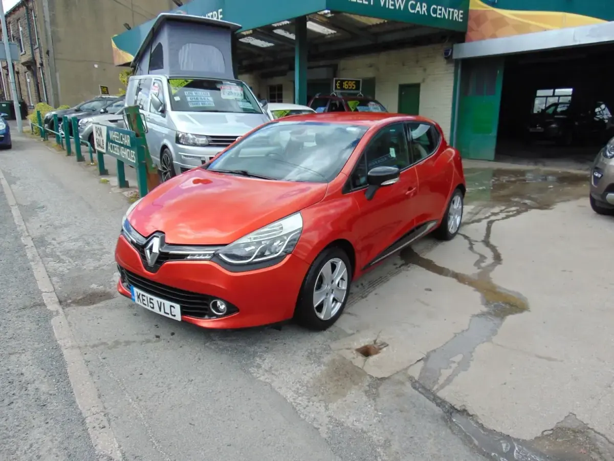 Usado Renault Clio IV Dynamique 75 CV (55 kW) 2015 Rojo Utilitario