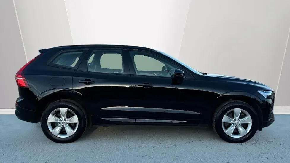 Used Volvo XC60 Momentum 197 HP (144 kW) 2022 Black stone SUV