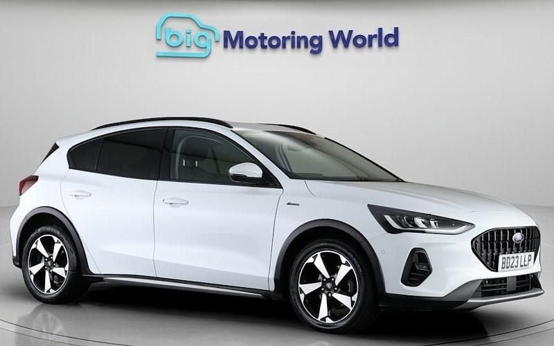 Begagnad Ford Focus Active 125 HK (91 kW) 2023 Vit Halvkombi