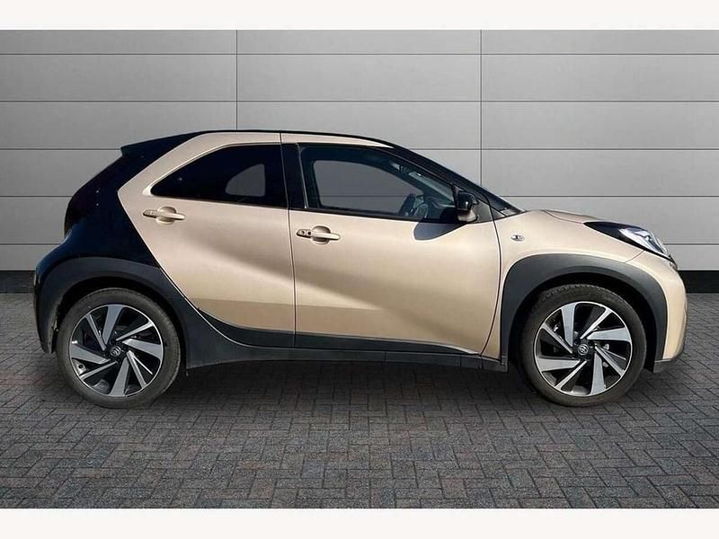 Used Toyota Aygo X 72 HP (52 kW) 2024 Beige SUV