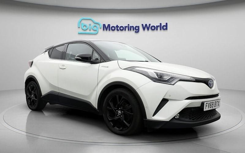 Used Toyota C-HR 122 HP (89 kW) 2019 White SUV