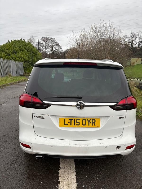 Used Vauxhall Zafira SRi 170 HP (125 kW) 2015 White MPV