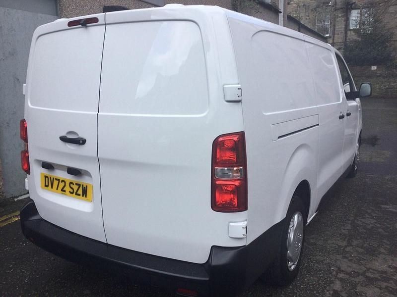 Used Vauxhall Vivaro 100 HP (73 kW) 2022 White MPV