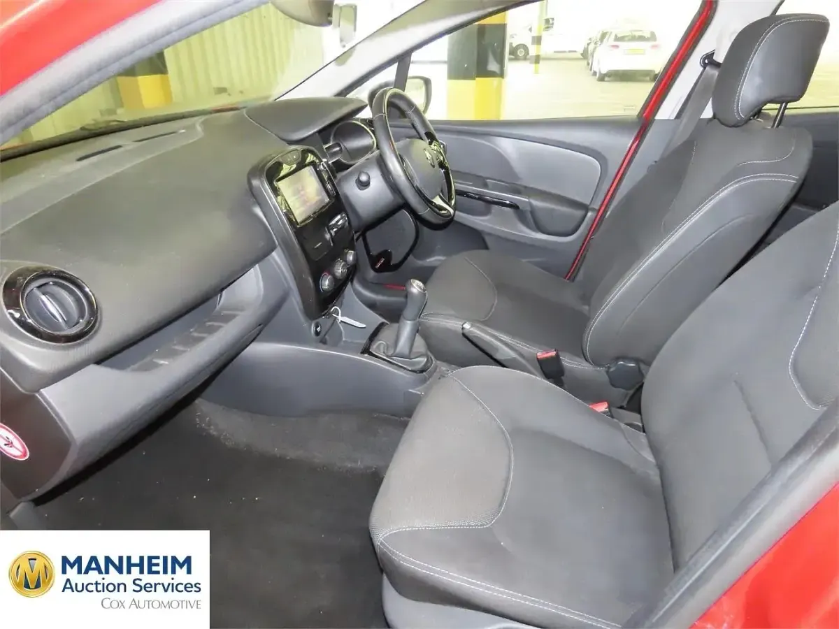 Used Renault Clio IV Dynamique 75 HP (55 kW) 2016 Red Hatchback