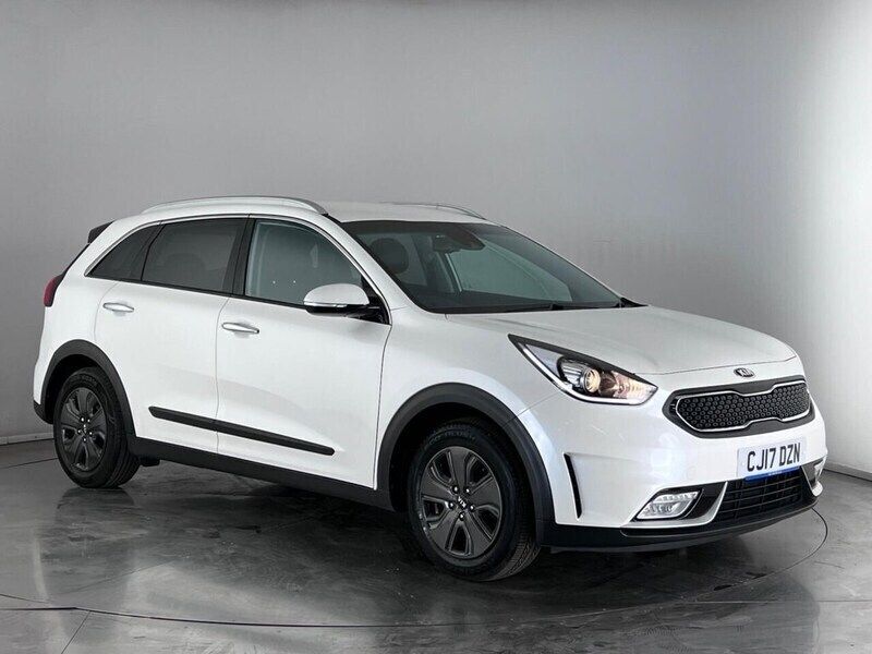 White Used 2017 Kia Niro 2 SUV | £10,000 (Fair price) - Image 1/3