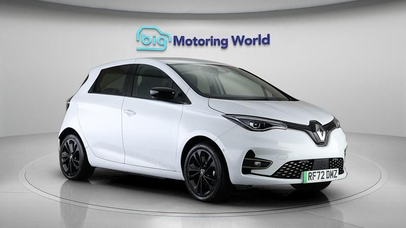 White Used 2022 Renault Zoe Iconic Hatchback | £11,100 (Fair price) - Image 1/4