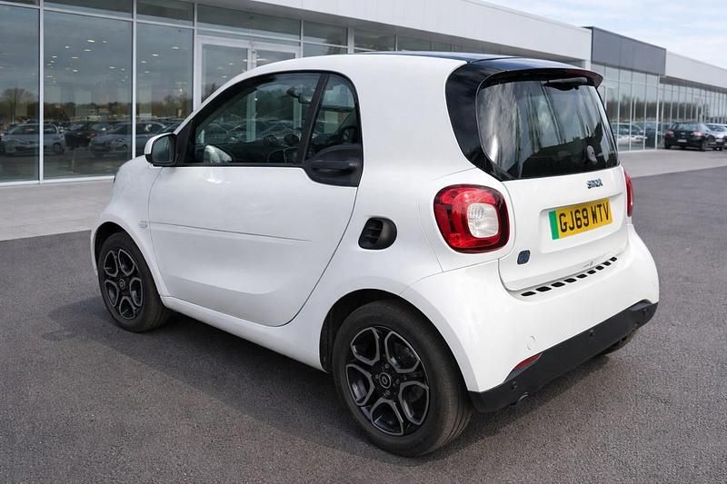 Used Smart ForTwo Electric Drive Premium 60 kW (82 HP) 2019 White Coupe