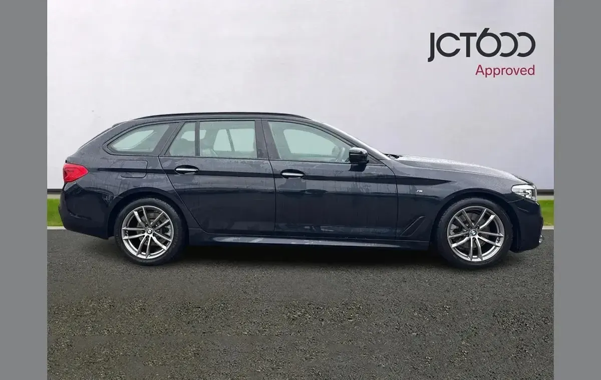 Begagnad BMW 520 M Sport 187 HK (137 kW) 2018 Svart Kombi