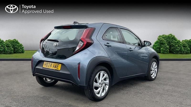 Used Toyota Aygo X PURE 72 HP (52 kW) 2024 Grey SUV