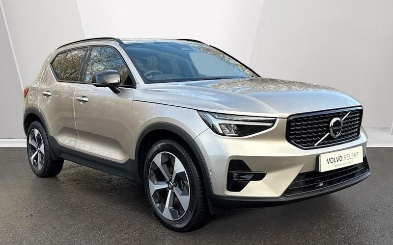 Used 2025 Volvo XC40 Plus SUV | £27,869 (Good price) - Image 1/4