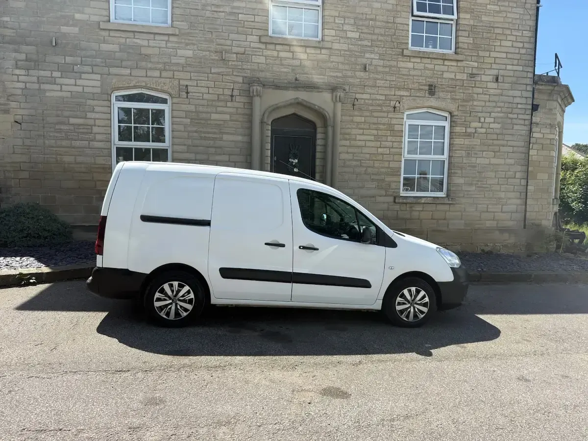 Used Citroën Berlingo 100 HP (73 kW) 2016 White MPV