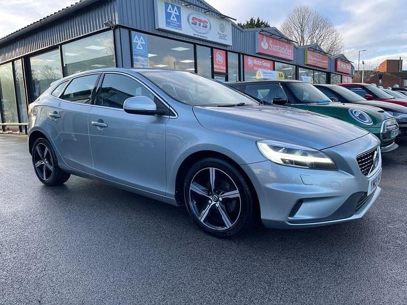 Used Volvo V40 R-Design 120 HP (88 kW) 2019 Silver Hatchback