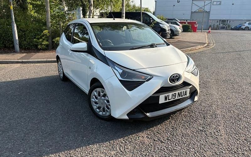 White Used 2019 Toyota Aygo X-play Hatchback | £10,990 (Fair price) - Image 1/4