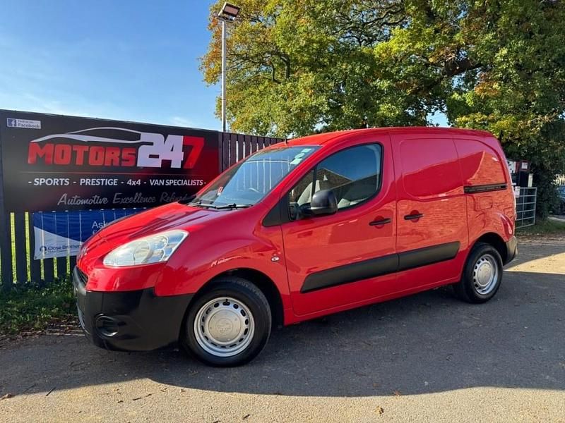 Used Peugeot Partner S 2012 Red MPV