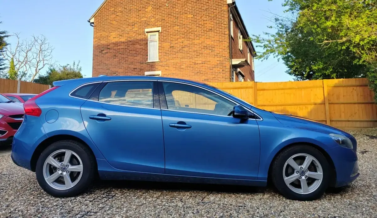 Usado Volvo V40 SE 2014 Azul Citadino