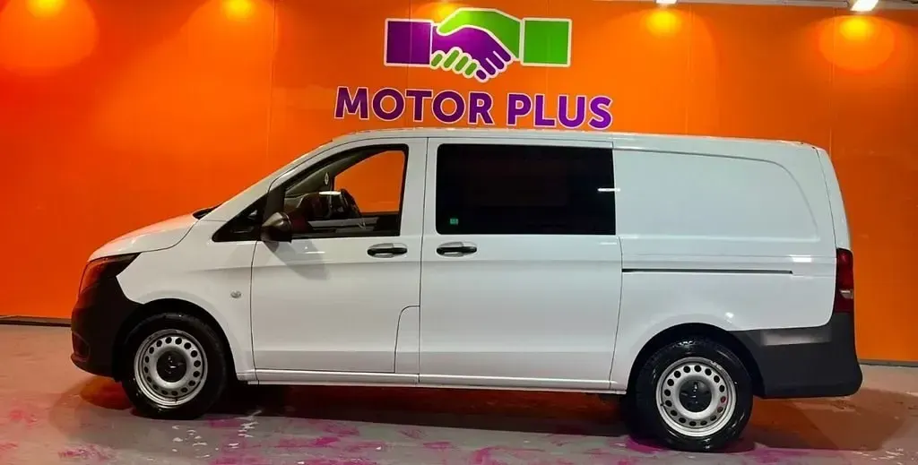 Begagnad Mercedes Vito Progressive 2023 Vit Van