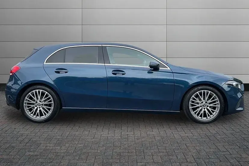 Used Mercedes A180 Executive 136 HP (100 kW) 2023 Blue Hatchback