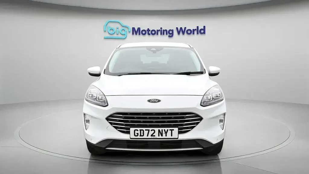 Begagnad Ford Kuga Titanium 150 HK (110 kW) 2023 Vit SUV