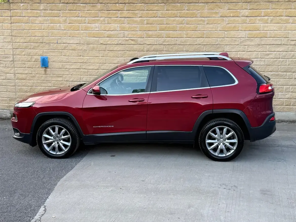Used Jeep Cherokee Limited 197 HP (144 kW) 2016 Red SUV