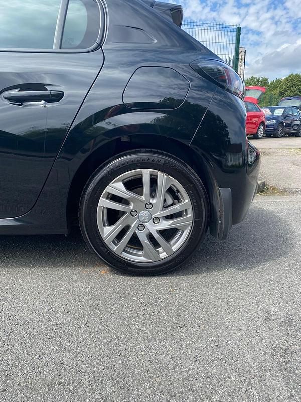 Used Peugeot 208 Active 75 HP (55 kW) 2020 Black Hatchback