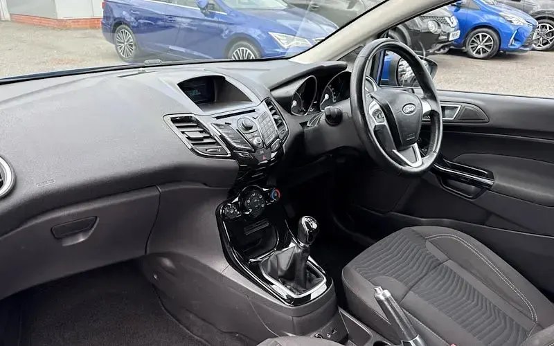 Used Ford Fiesta Zetec 82 HP (60 kW) 2013 Blue Hatchback