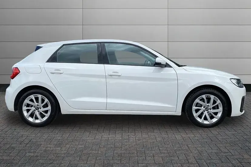 Used Audi A1 Sportback Sport 108 HP (79 kW) 2023 White Hatchback