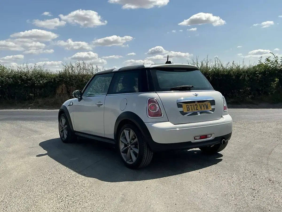 Used Mini Cooper Hatch 122 HP (89 kW) 2012 Silver Hatchback