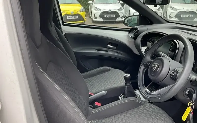 Used Toyota Aygo X 72 HP (52 kW) 2023 White SUV