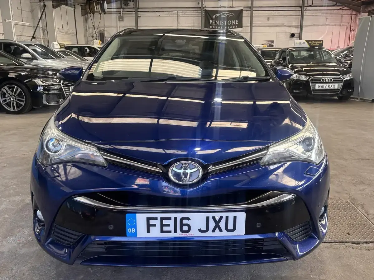 Used Toyota Avensis 143 HP (105 kW) 2016 Blue Estate