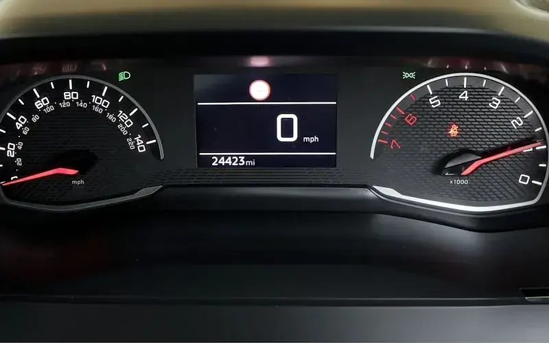 Used Peugeot 2008 Active+ 101 HP (74 kW) 2023 White SUV