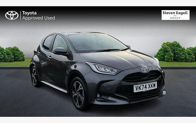 Used 2025 Toyota Yaris Hybrid Design Hatchback | £19,710 (Good price) - Image 1/3