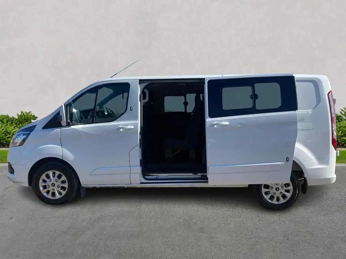 Used Ford Transit Custom Limited 130 HP (95 kW) 2021 White Van