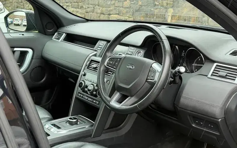 Used Land Rover Discovery Sport Landmark 180 HP (132 kW) 2019 Black SUV