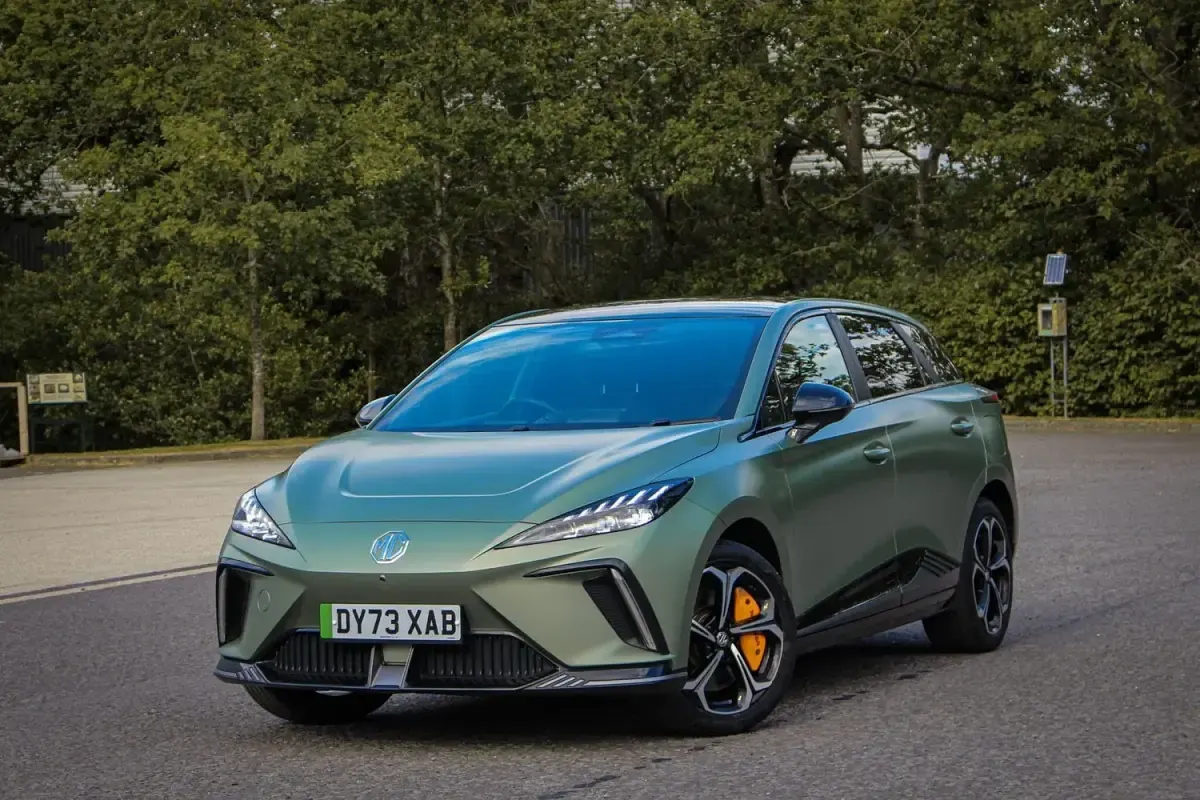 Usado MG MG4 EV 319 kW (435 HP) 2023 Verde Citadino