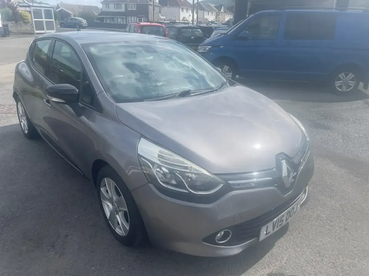 Usado Renault Clio IV Dynamique 75 HP (55 kW) 2015 Cinzento Citadino
