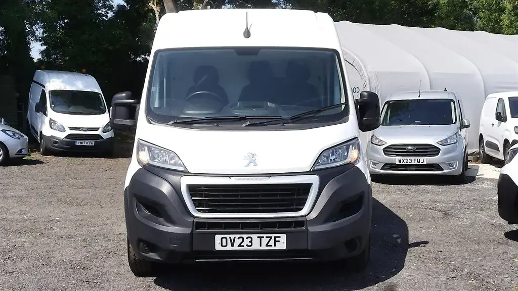 Used Peugeot Boxer Premium 140 HP (102 kW) 2023 White Van