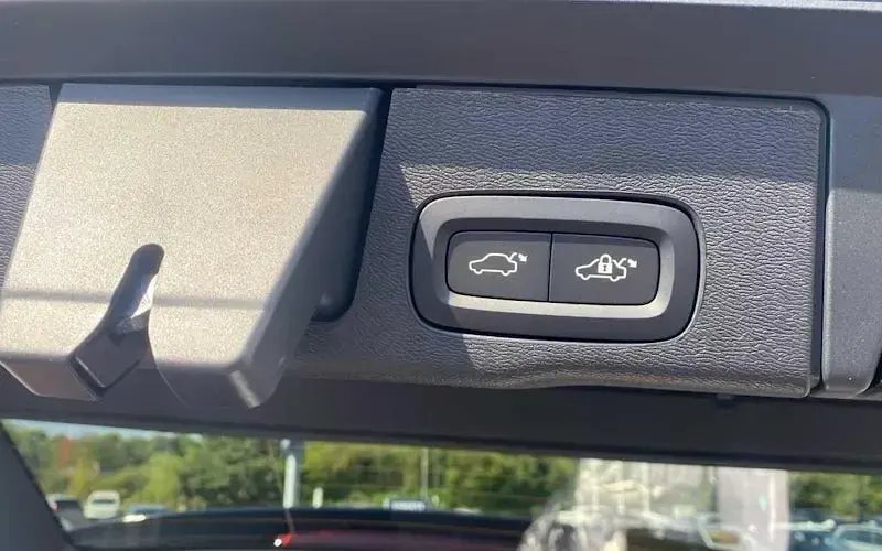 New Volvo XC60 Plus 349 HP (256 kW) 2026 Black SUV