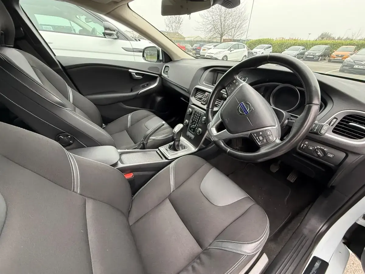 Begagnad Volvo V40 SE 2012 Blå Halvkombi