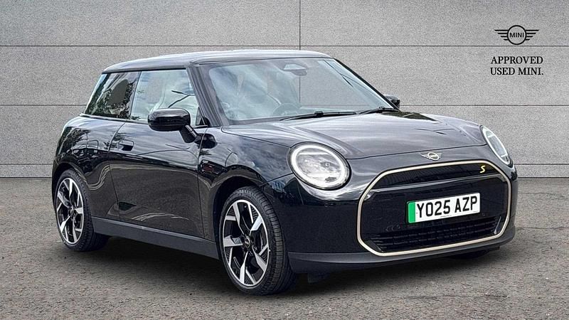 Black New 2025 Mini Cooper SE Hatch Hatchback | £30,290 (A bit pricey) - Image 1/3