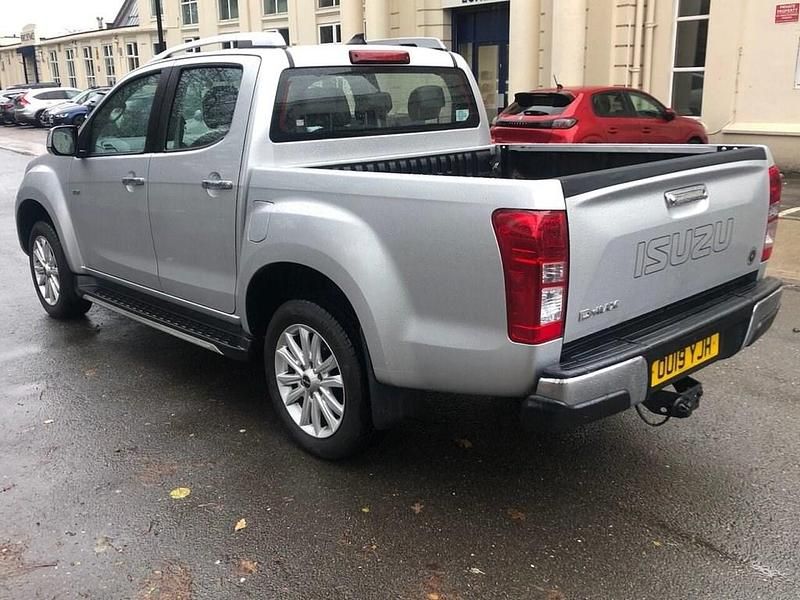 Used Isuzu Pick up 164 HP (120 kW) 2019 Silver Pickup