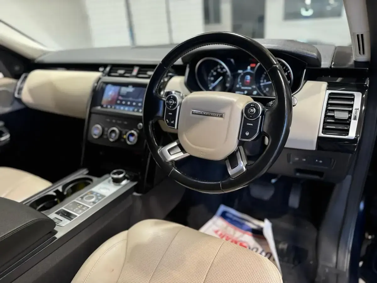 Used Land Rover Discovery SE 2018 Blue SUV