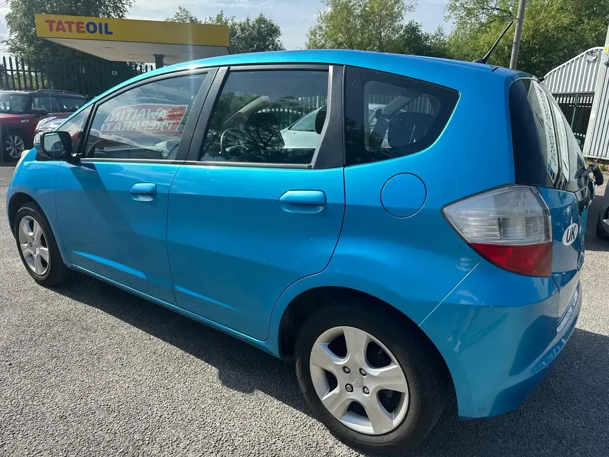 Used Honda Jazz ES 100 HP (73 kW) 2010 Blue Hatchback
