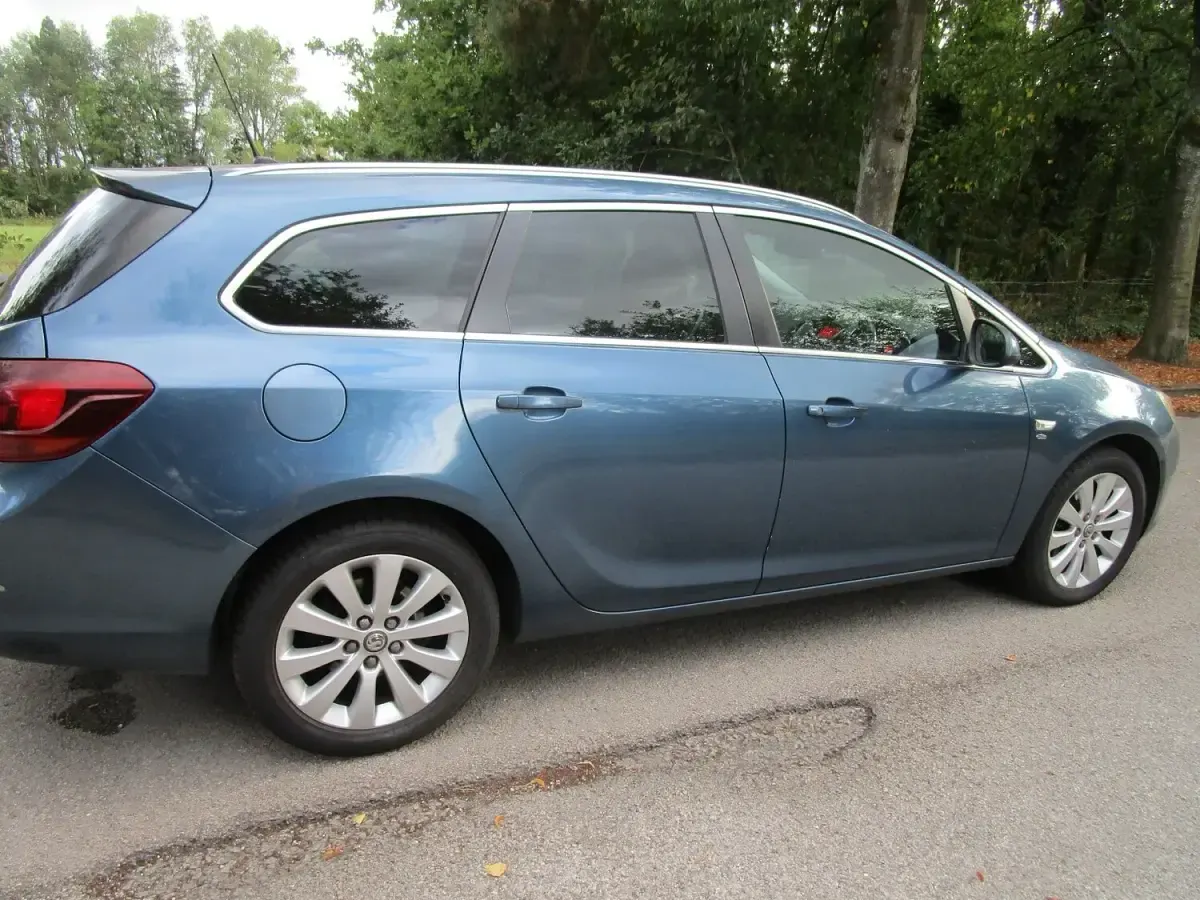Used Vauxhall Astra Elite 165 HP (121 kW) 2014 Blue Estate