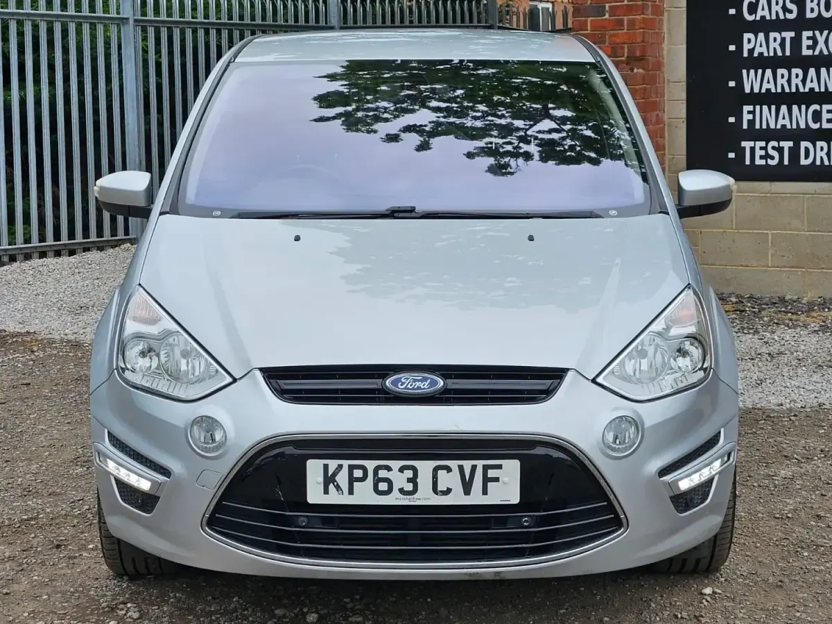 Usado Ford S-MAX Titanium 140 CV (102 kW) 2013 Plateado Monovolumen