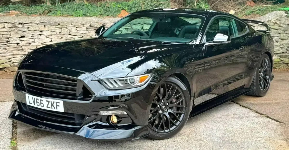 Used Ford Mustang GT Fastback 410 HP (301 kW) 2016 Black Coupe