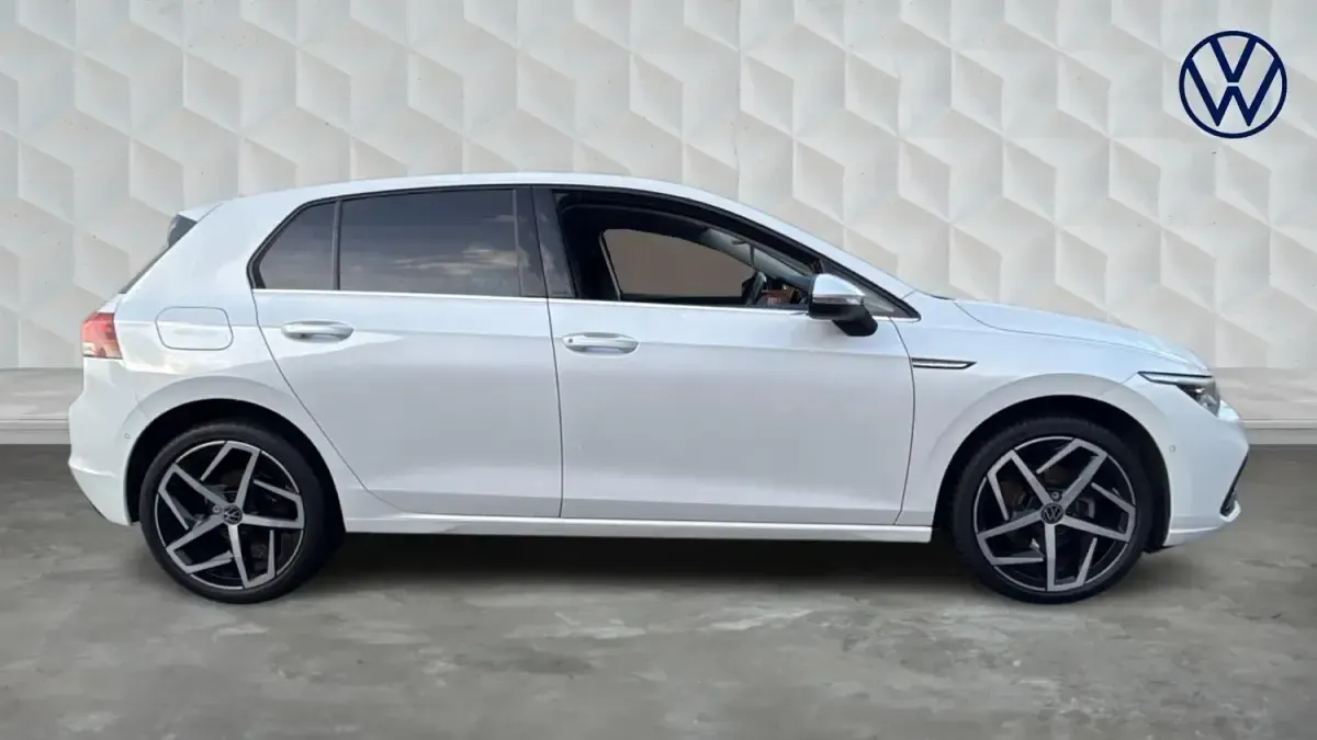 Używany VW Golf VIII Style 130 KM (95 kW) 2022 Biały Hatchback