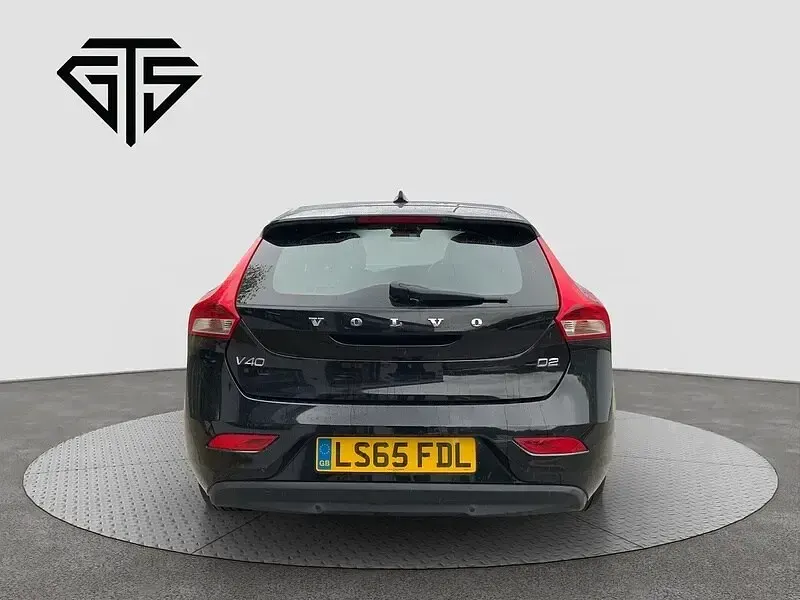 Used Volvo V40 120 HP (88 kW) 2015 Black Hatchback