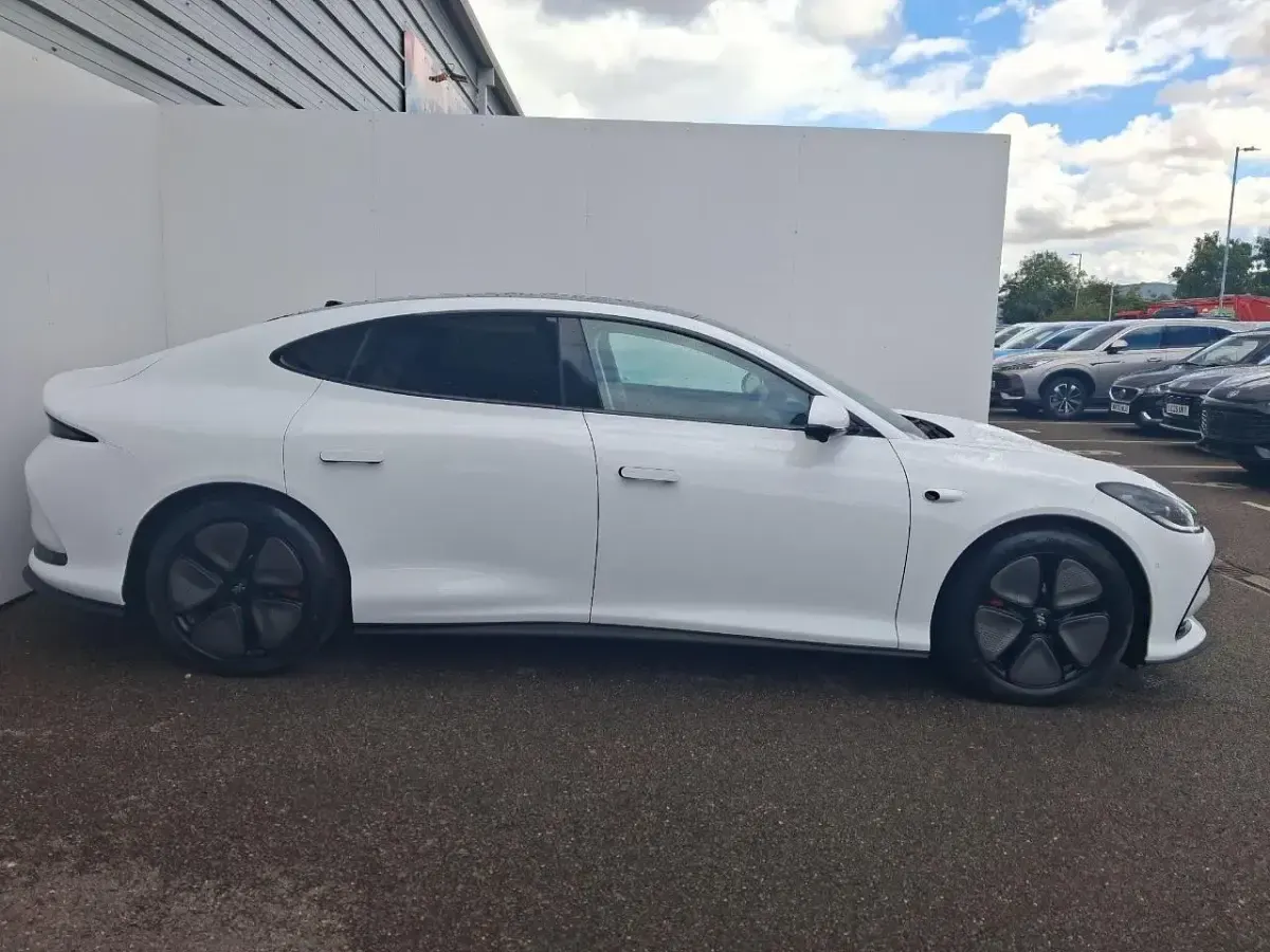 Used MG IM5 214 kW (291 HP) 2026 White Hatchback
